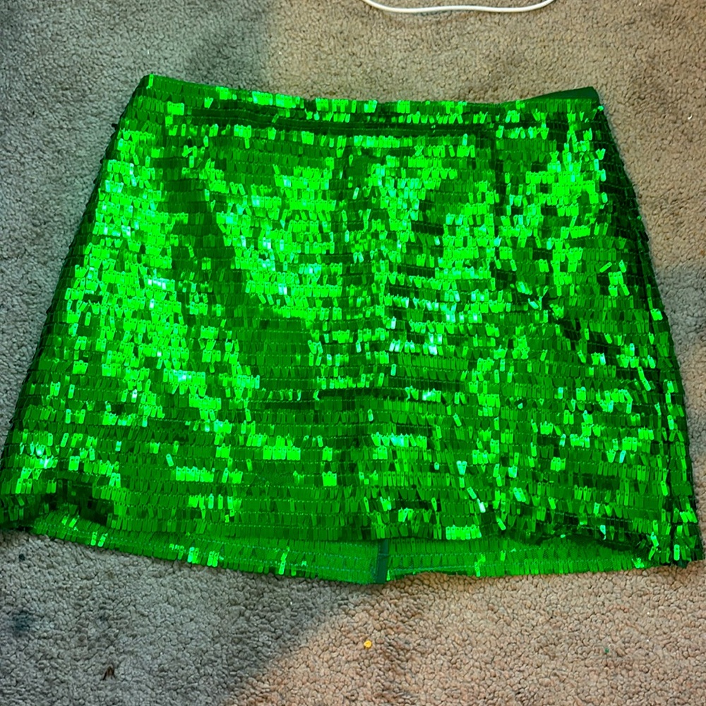 Cute sequin mini skirt